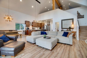 Modern Donnelly Cabin with Private Hot Tub